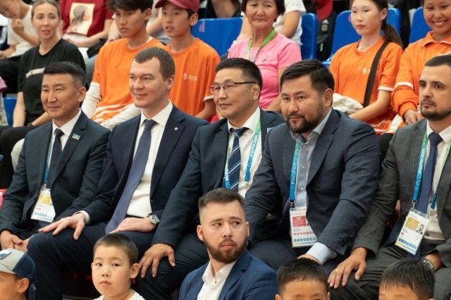 Евгений Григорьев провел экскурсию для министра спорта России Михаила Дегтярева по новому спорткомплексу