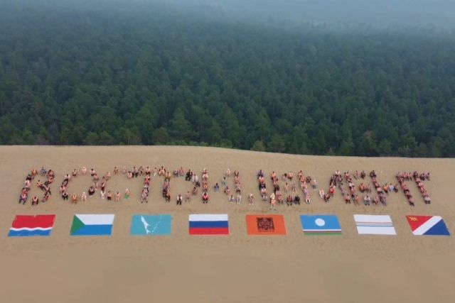 В Якутии прошёл необычный флешмоб в честь Дня строителя