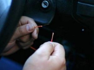 В Якутске ищут двух угонщиков, которые бросили автомобили и скрылись