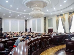 Сардана Авксентьева обсудила с директорами школ и детсадов актуальные вопросы