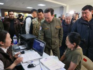 Глава Якутии встретился с жителями Намского улуса в ПВР села Хатырык