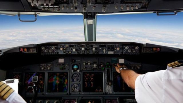 СКОЛЬКО ЗАРАБАТЫВАЮТ ЛЕТЧИКИ АВИАКОМПАНИЙ ЯКУТИИ?