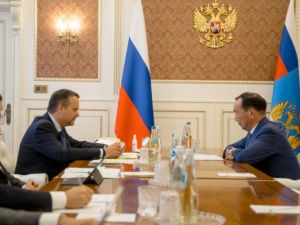 Глава Якутии обсудил с министром транспорта РФ основные проекты в сфере дорожного хозяйства республики