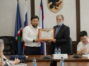 В Якутске чествовали ветерана городского хозяйства Петра Сергеева