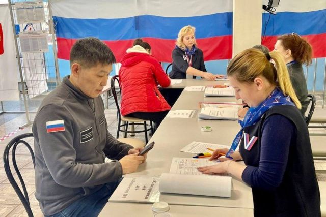 Вице-премьер Анатолий Семенов: «Считаю важным прививать молодежи активную гражданскую позицию»