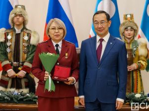 Айсен Николаев вручил якутянам государственные награды в преддверии Нового года