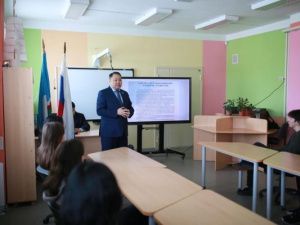 Альберт Семенов провел открытые уроки в преддверии Дня местного самоуправления