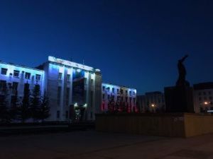 На площади Ленина двое ограбили прохожего, угрожая ему ножом