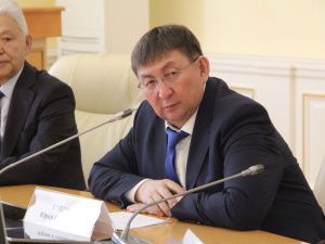 Михаил Николаев вручил Благодарности Главы Якутии Айсена Николаева победителям XXI молодежных Дельфийских Игр России