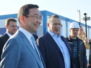 Юрий Трутнев и Айсен Николаев проверили ход строительства Ленского моста