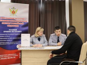Сотрудники кадрового подразделения УФСИН приняли участие в ярмарке вакансий для участников специальной военной операции
