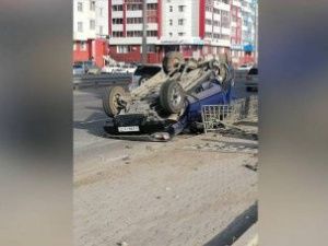 На улице Дзержинского перевернулся автомобиль