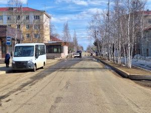 В Мирном девочка выбежала на проезжую часть и попала под колеса автомобиля