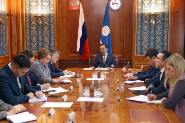 Айсен Николаев поручил усилить контроль за строительством объектов с высокой степенью готовности