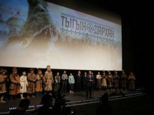 Айсен Николаев поздравил создателей фильма «Тыгын Дархан» с завершением киноленты