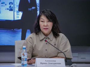 Цветом церемонии награждения премии «Эйгэ-2024» стал оттенок Future Dusk