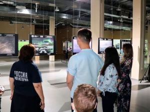 Сотрудники УФСИН со своими семьями посетили фотовыставку «Самая красивая страна», которая открылась в музейном комплексе «Россия — моя история» 