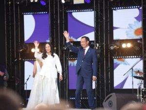 Глава Якутии поздравил жителей Алдана с Днем семьи, любви и верности