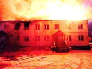 39 человек эвакуировали из-за пожара в жилом доме в Якутске