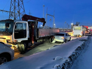 Грузовик «вылетел» на «встречку»: двух детей доставили в больницу из-за ДТП с четырьмя машинами в Якутске 