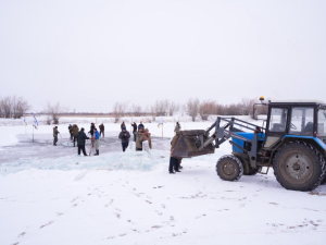 В Якутске прошел субботник по заготовке льда для семей участников СВО и пожилых