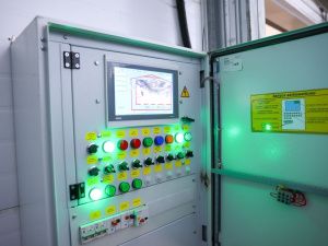 Айсен Николаев осмотрел ассортимент в торгово-логистическом центре жиганска