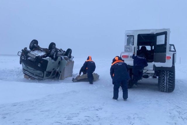 Микроавтобус УАЗ перевернулся на автозимнике «Сангар» в Кобяйском районе