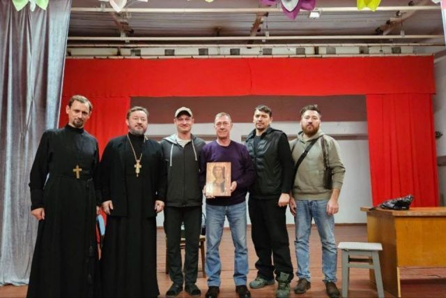 Творческая группа Мирнинского театра выступает в зоне СВО