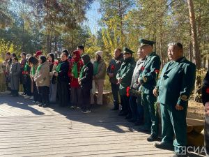 В Якутске возложили цветы к памятникам основателям лесного хозяйства