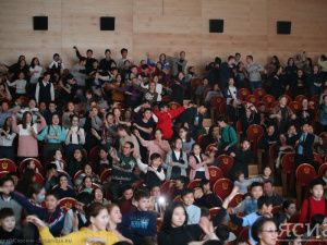 «Ёлки последние» первыми посмотрели школьники из Якутии