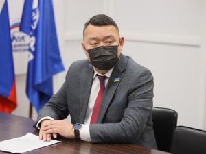 Личный приём жителей провел глава республики Айсен Николаев