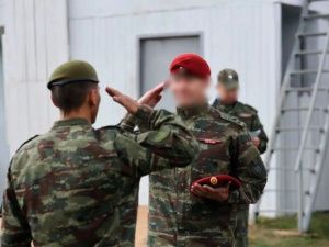 Сотрудник отдела специального назначения УФСИН «Белый медведь» удостоен почетного права ношения крапового берета