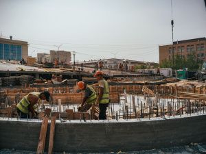 Благоустройство пл. Ленина: завершаются работы по установке насосного оборудования фонтана