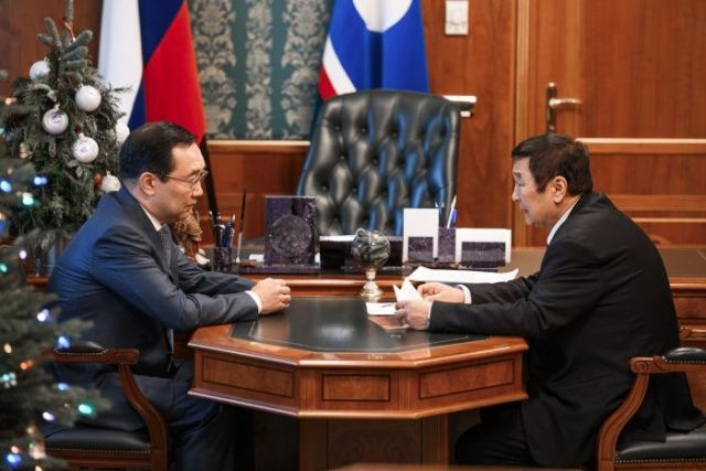 Глава Якутии встретился с народным писателем Якутии Николаем Лугиновым