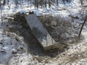 В Якутии водитель застрял внутри перевернувшегося «КамАЗа» со сломанным позвоночником