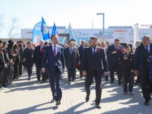 В самом большом городе на вечной мерзлоте открыли арку «Якутск - город трудовой доблести»