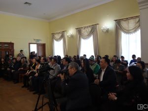 В Якутске презентовали книгу «Алексей Елисеевич Кулаковский – Өксөкүлээх Өлөксөй»