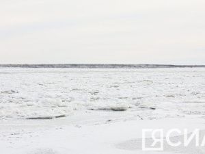 В Оленекском районе снегоход провалился под лед. Два человека пропали