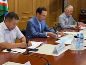 Айсен Николаев отметил неэффективную борьбу с пожарами в Мирнинском районе