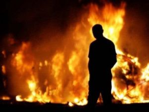 Житель Якутска убил приятеля и поджег дом