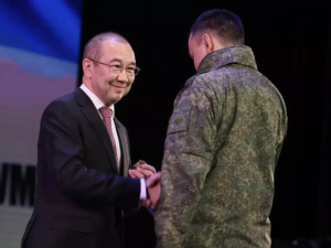 Айсен Николаев задал моду на лысину?