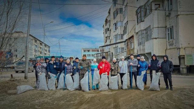 Аппарат гордумы провел субботник