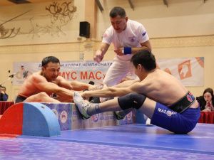 Заявка от Вячеслава Дьяконова и новые лидеры: итоги первого дня чемпионата Якутска по мас-рестлингу