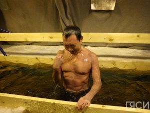 Глава Якутии окунулся в крещенскую купель