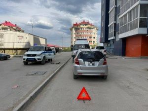 В Якутске совершен наезд на 8-летнего ребенка, катавшегося на самокате