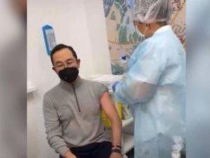 Глава Якутии получил прививку от коронавируса