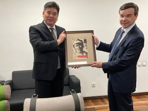 Гастроли, прокат кино и выставки… Якутия налаживает культурные связи с Киргизией 