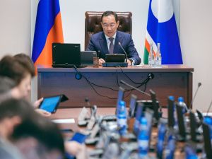 Глава Якутии назвал завоз грузов и подготовку к отопительному сезону первоочерёдными задачами оперштаба  