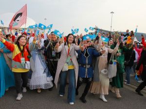 Фоторепортаж: якутяне приняли участие в шествии молодежи мира в Сочи