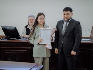 Молодым семьям Якутска вручили сертификаты для приобретения или строительства жилья